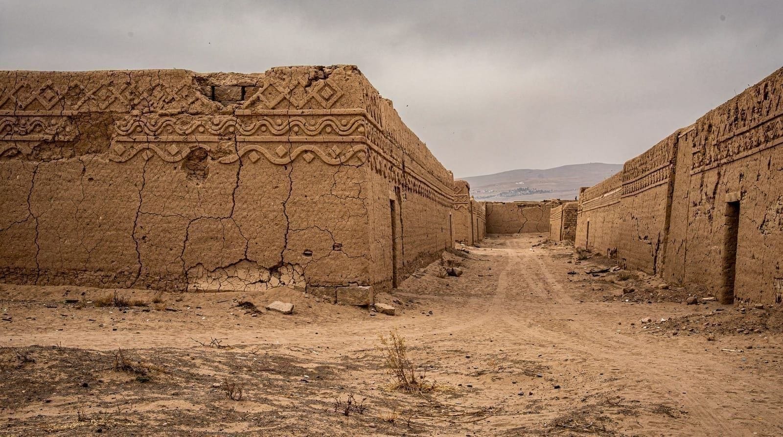 Chan Chan guide — Visit Chan Chan, the world's largest adobe city. Tickets, opening hours, the Tsc