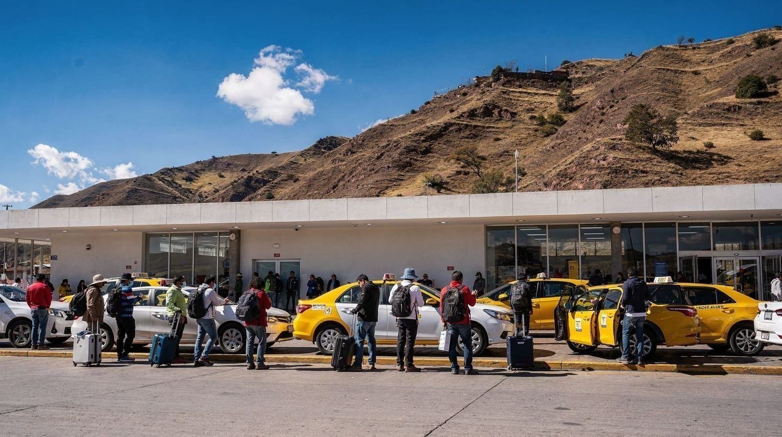 Cusco airport (CUZ): arrivals, taxis, and the altitude reality — Cusco's Velasco Astete airport (CUZ): real taxi fares in soles, transfer options