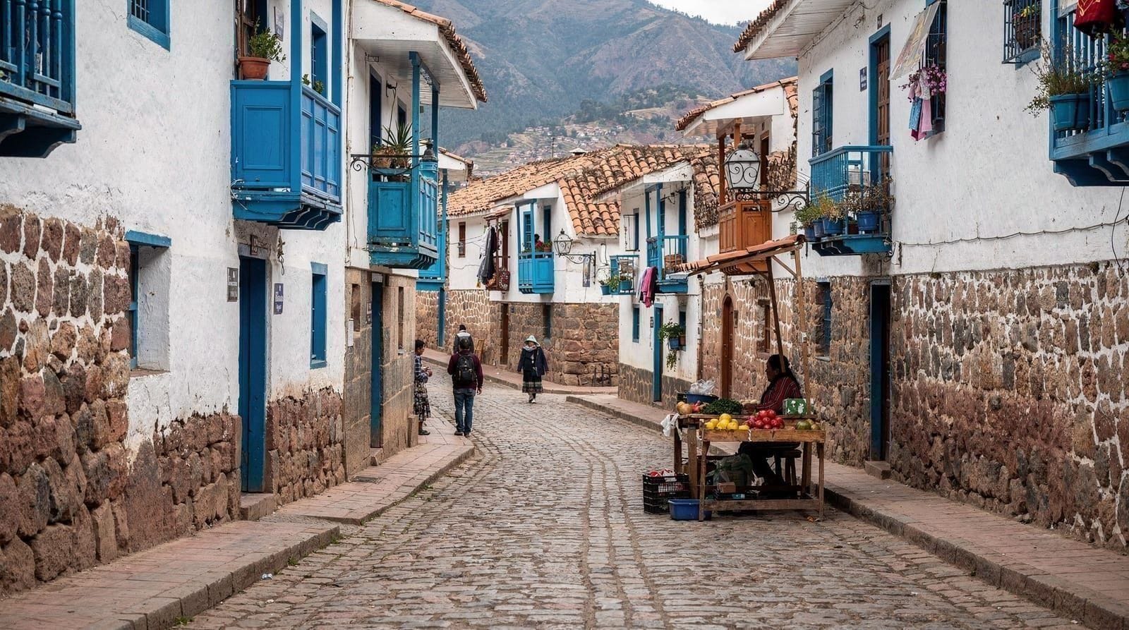Cusco on a budget: realistic daily costs in soles — A realistic Cusco budget breakdown in soles and USD — beds, food, transport, sig