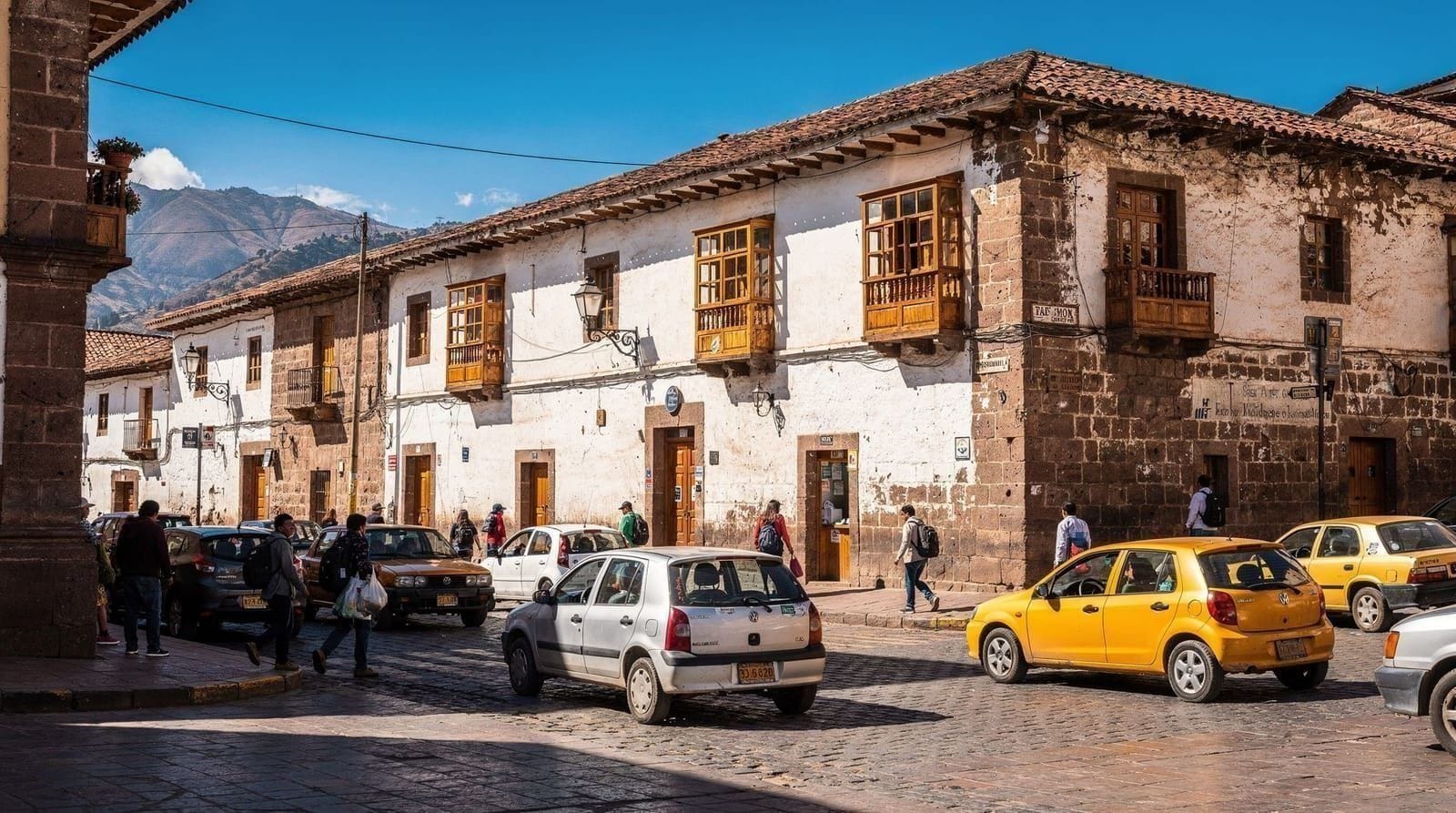 Cusco taxis and money: fares, scams and changing cash — Real Cusco taxi fares in soles, how to avoid overcharging and unmarked-car risks