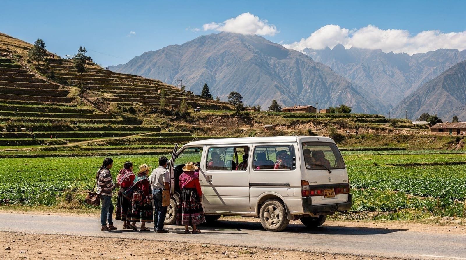 Getting around the Sacred Valley: colectivos, taxis, and tours — How to move around the Sacred Valley honestly: colectivo routes and fares in sol