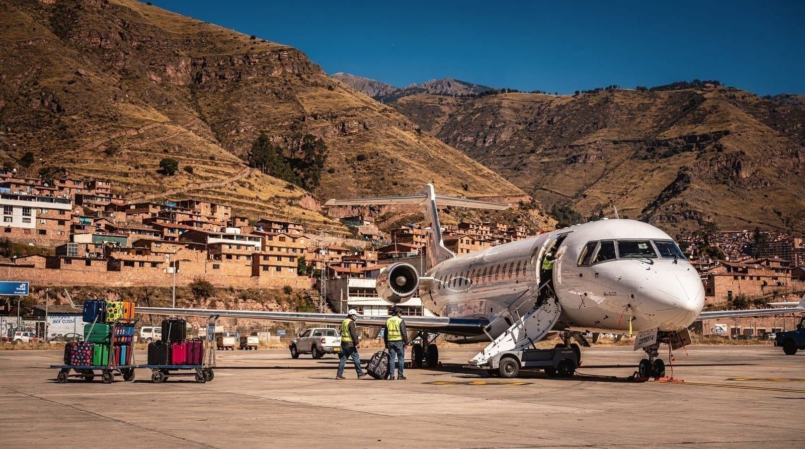 Getting around — Cusco airport to city, trains to Machu Picchu (PeruRail vs. Inca Rail), buses to