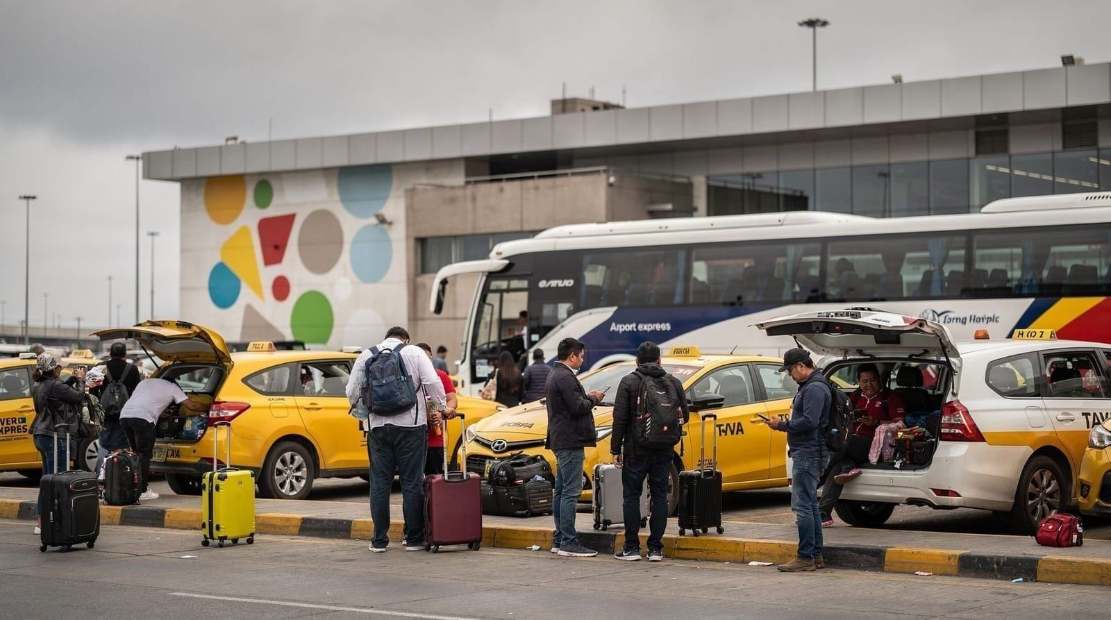 Lima airport to city: every transfer option compared — How to get from Lima's Jorge Chavez airport to Miraflores: real prices in soles,
