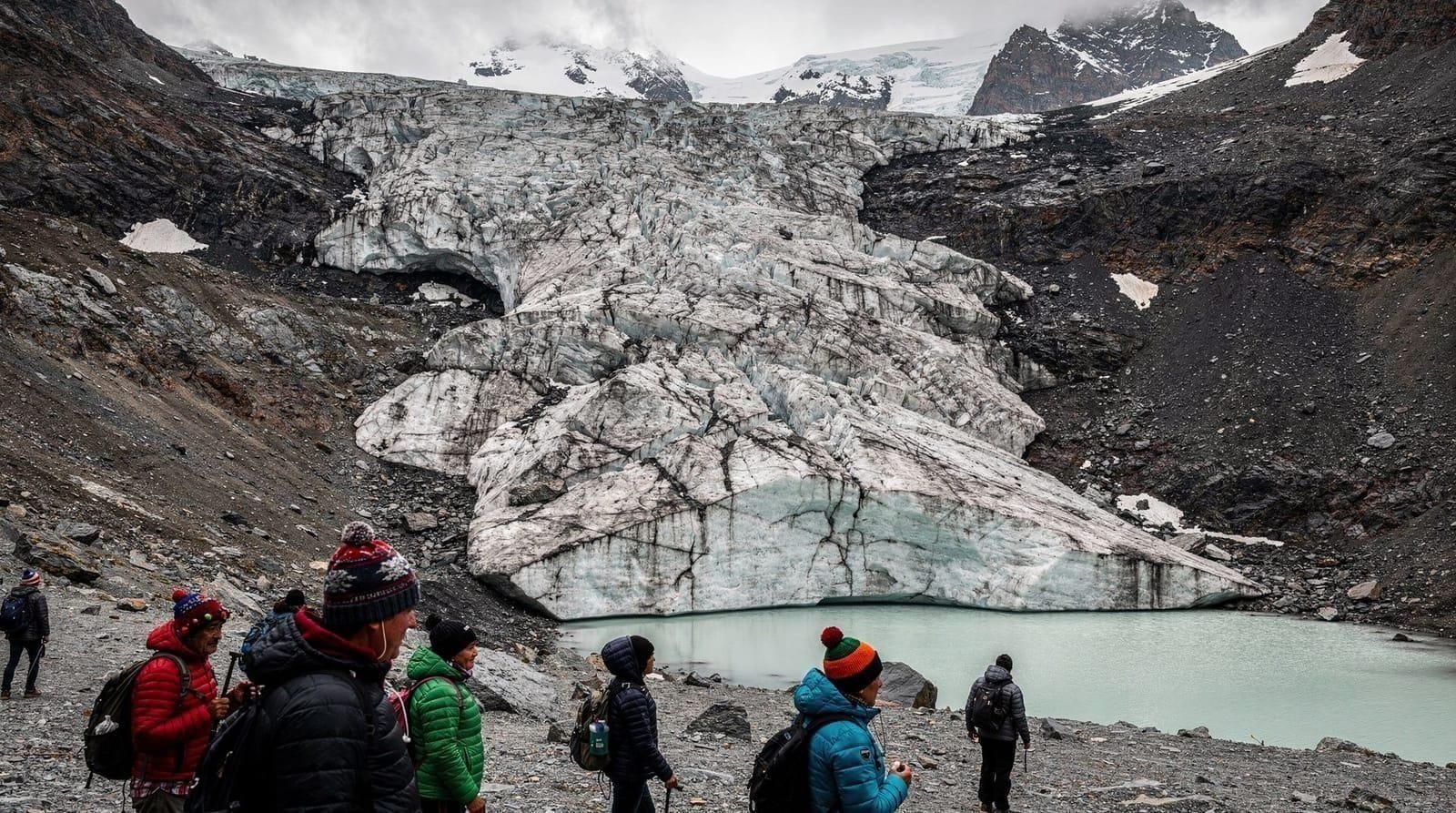 Pastoruri Glacier guide: the climate change route — Pastoruri Glacier at 5,200 m: the Ruta del Cambio Climático from Huaraz. The ret