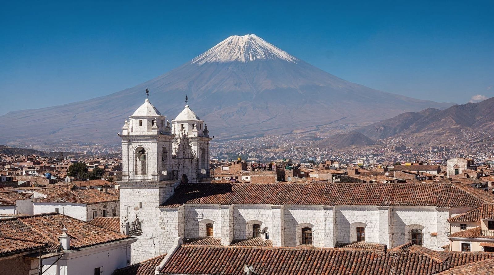 Peru in 2 weeks: the grand tour from the coast to Titicaca and Machu Picchu — 14 days — moderate — mid-range
